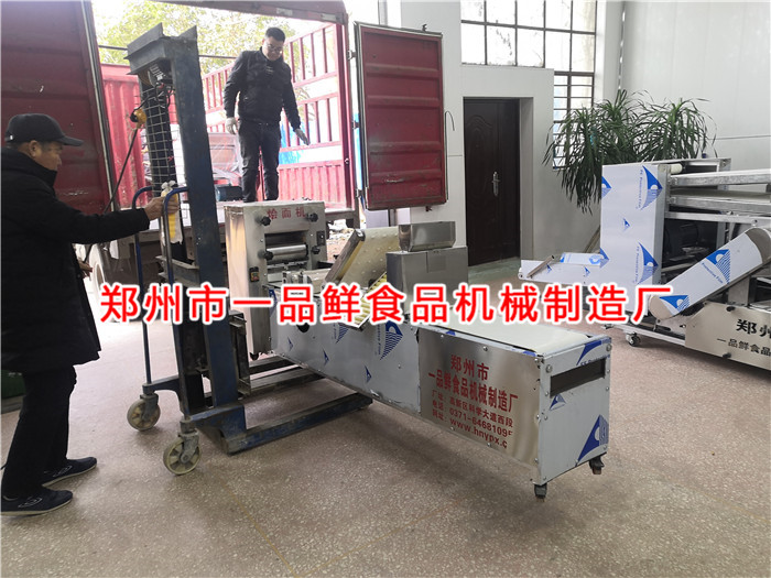 江蘇常州的客戶訂購(gòu)的全套3型燴面機(jī)發(fā)貨了(圖2) 江蘇常州的客戶訂購(gòu)的全套3型燴面機(jī)發(fā)貨了(圖2)