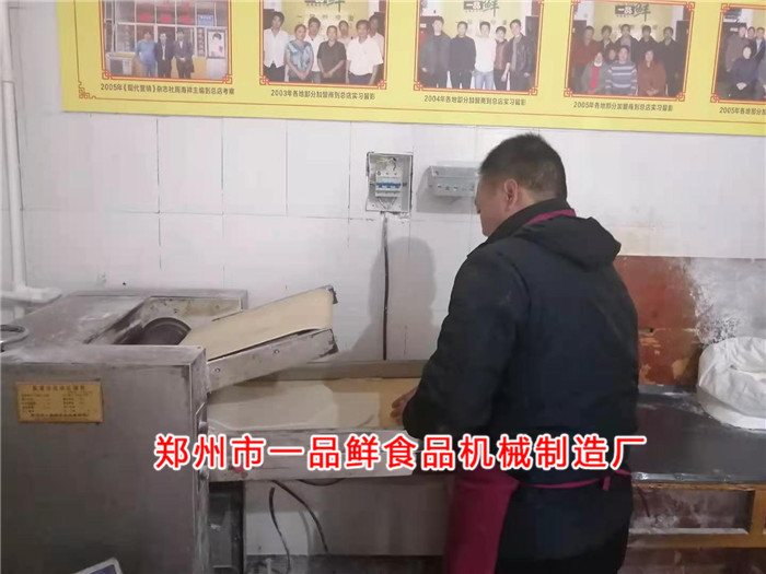 客戶在直營門店進行生產(chǎn)培訓 客戶在直營門店進行生產(chǎn)培訓