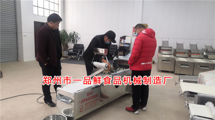 飯店燴面機(jī)調(diào)試中 飯店燴面機(jī)調(diào)試中