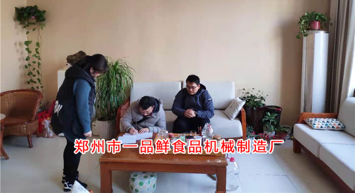 客戶簽訂購機(jī)協(xié)議 客戶簽訂購機(jī)協(xié)議