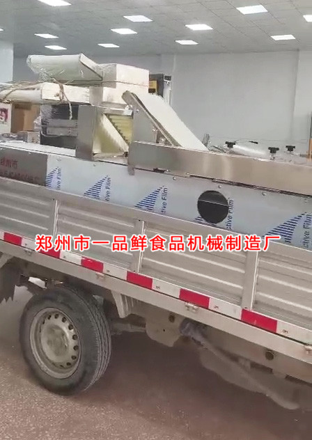 全套燴面機設(shè)備裝車完畢 全套燴面機設(shè)備裝車完畢