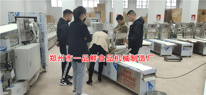 燴面機調(diào)試中 燴面機調(diào)試中