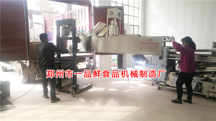 燴面機(jī)裝車發(fā)貨 燴面機(jī)裝車發(fā)貨