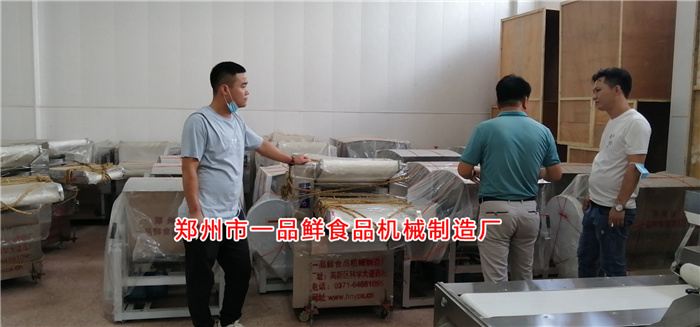 東莞客戶考察多功能成型機(jī) 東莞客戶考察多功能成型機(jī)